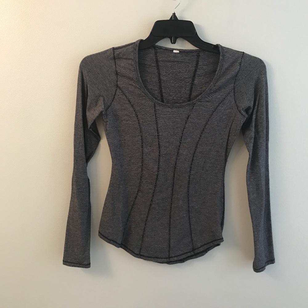 Lululemon thin athletic top